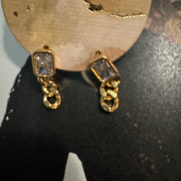 Elegant Gold toneDangle Earrings - Picture 1 of 4